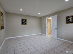 2007 168th Avenue NE, Bellevue WA 98008