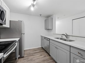975 NE Aberdeen Ave F308, Renton WA 98056