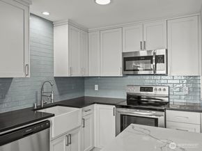 300 2nd Avenue N 2E, Edmonds WA 98020