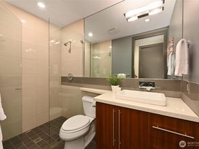 8218 2nd Avenue NE B, Seattle WA 98115