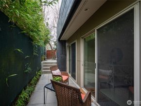 8218 2nd Avenue NE B, Seattle WA 98115