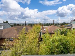 8218 2nd Avenue NE B, Seattle WA 98115