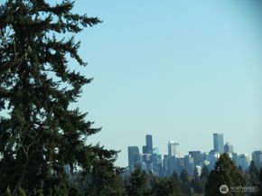 8218 2nd Avenue NE B, Seattle WA 98115