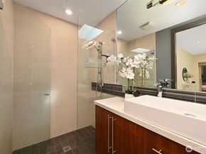 8218 2nd Avenue NE B, Seattle WA 98115