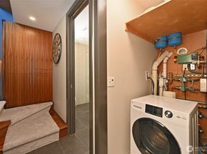 8218 2nd Avenue NE B, Seattle WA 98115