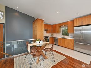 8218 2nd Avenue NE B, Seattle WA 98115
