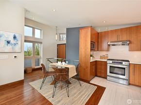 8218 2nd Avenue NE B, Seattle WA 98115