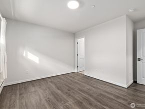 964 7th Avenue NE 2.4, Issaquah WA 98029