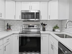 12703 NE 129th Court H202, Kirkland WA 98034
