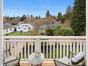 8221 22nd Avenue NE, Seattle WA 98115