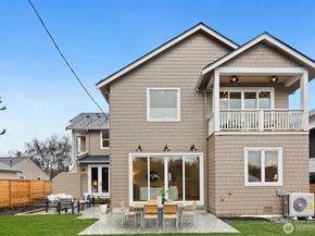 8221 22nd Avenue NE, Seattle WA 98115