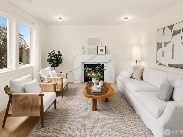 8221 22nd Avenue NE, Seattle WA 98115