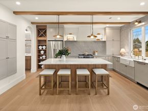 8221 22nd Avenue NE, Seattle WA 98115