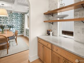 8221 22nd Avenue NE, Seattle WA 98115