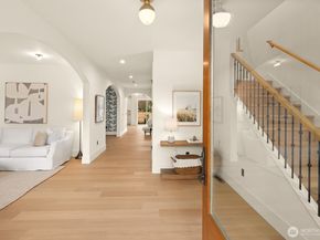 8221 22nd Avenue NE, Seattle WA 98115