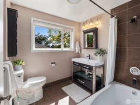 340 NE 53rd Street, Seattle WA 98105