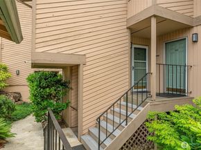 23001 Lakeview Dr 302, Mountlake Terrace WA 98043