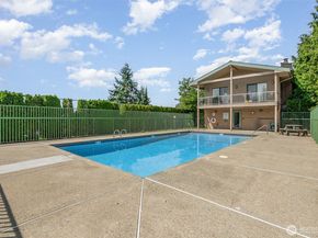 23001 Lakeview Dr 302, Mountlake Terrace WA 98043