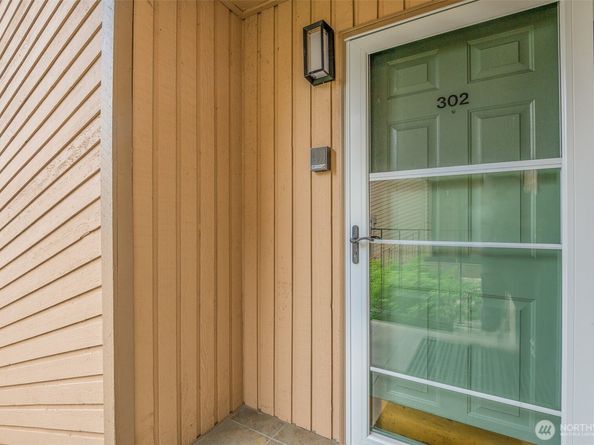 23001 Lakeview Dr 302, Mountlake Terrace WA 98043