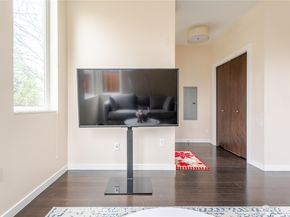 725 17th Avenue Unit A, Seattle WA 98122