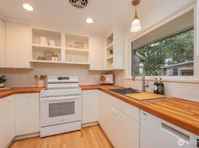 8805 27th Avenue NE, Seattle WA 98115