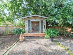 8805 27th Avenue NE, Seattle WA 98115