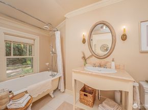 8805 27th Avenue NE, Seattle WA 98115