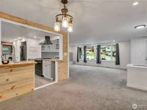 812 Maplewood Avenue W, Kent WA 98030