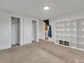 812 Maplewood Avenue W, Kent WA 98030