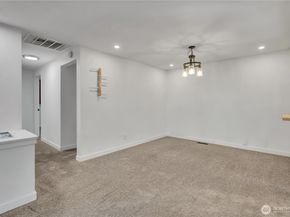 812 Maplewood Avenue W, Kent WA 98030