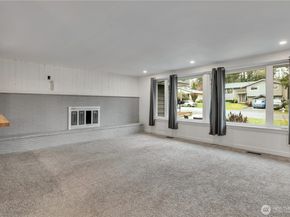 812 Maplewood Avenue W, Kent WA 98030