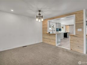 812 Maplewood Avenue W, Kent WA 98030