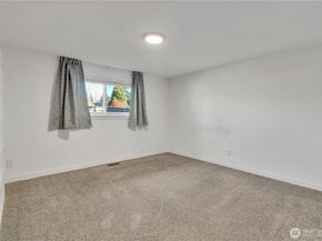 812 Maplewood Avenue W, Kent WA 98030
