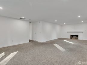 812 Maplewood Avenue W, Kent WA 98030