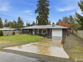 812 Maplewood Avenue W, Kent WA 98030