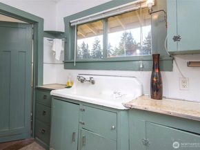 705 S 208th Street, Des Moines WA 98198