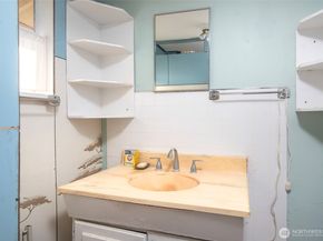 705 S 208th Street, Des Moines WA 98198