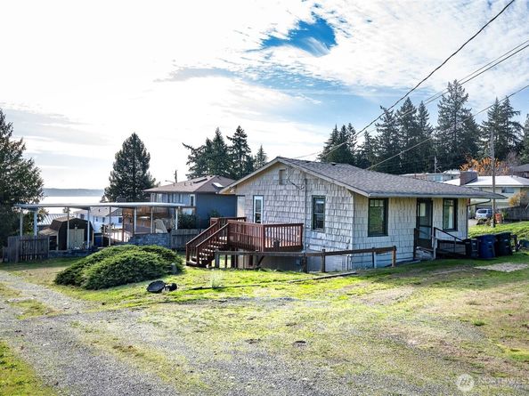 705 S 208th Street, Des Moines WA 98198