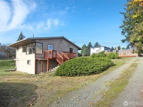 705 S 208th Street, Des Moines WA 98198