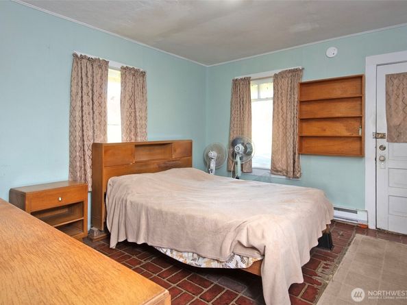 705 S 208th Street, Des Moines WA 98198