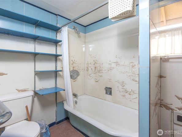 705 S 208th Street, Des Moines WA 98198