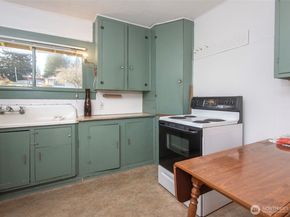 705 S 208th Street, Des Moines WA 98198