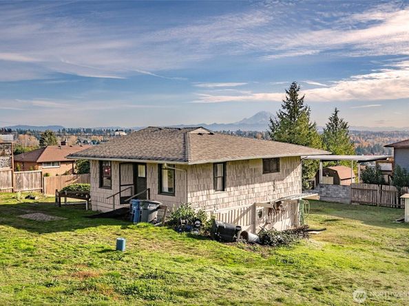 705 S 208th Street, Des Moines WA 98198