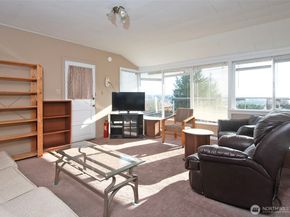 705 S 208th Street, Des Moines WA 98198