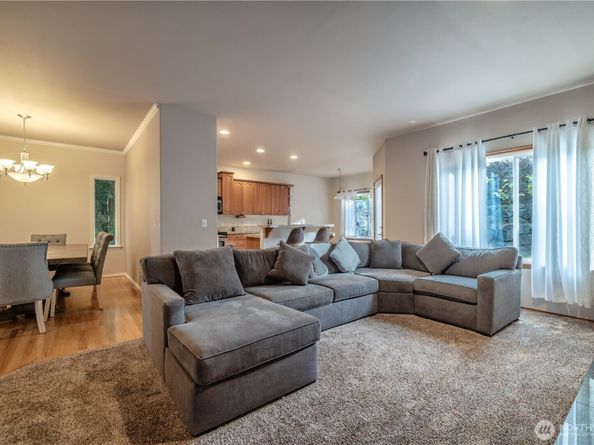 722 E Tacoma Street, Kent WA 98030