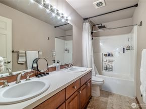 722 E Tacoma Street, Kent WA 98030