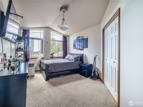 722 E Tacoma Street, Kent WA 98030