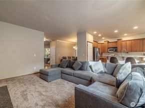 722 E Tacoma Street, Kent WA 98030