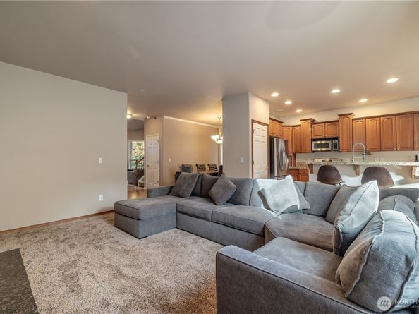 722 E Tacoma Street, Kent WA 98030