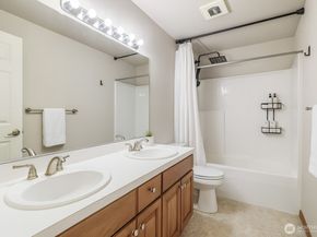 722 E Tacoma Street, Kent WA 98030